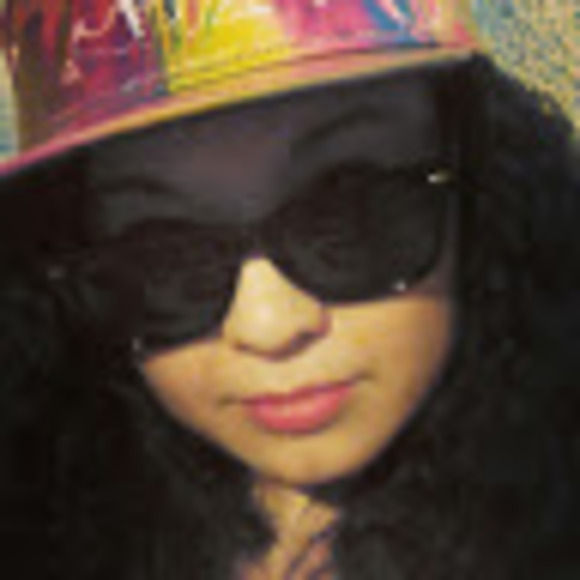 Meet your Posher, Nina - Picture 1 of 1